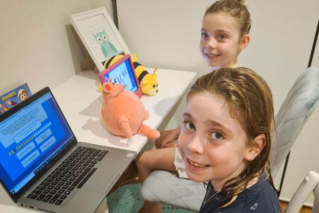 Reading Eggs Review by six-year-old and four-year-old girls with Reading Eggs Programme on Apple computer